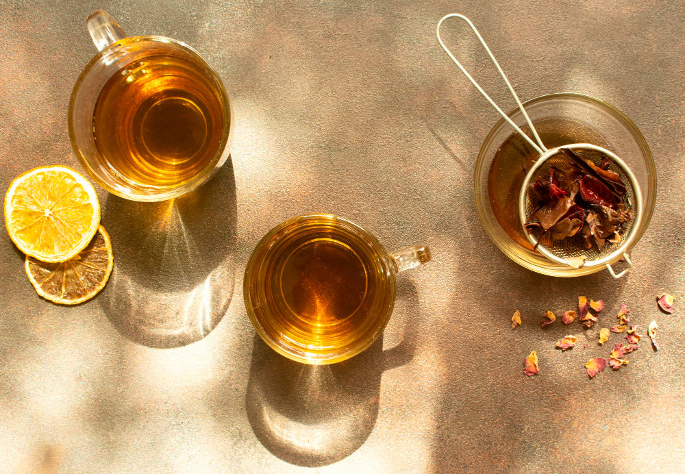 Bebidas como café, infusões e sumos naturais ideais para hidratar, revitalizar e complementar uma alimentação equilibrada.