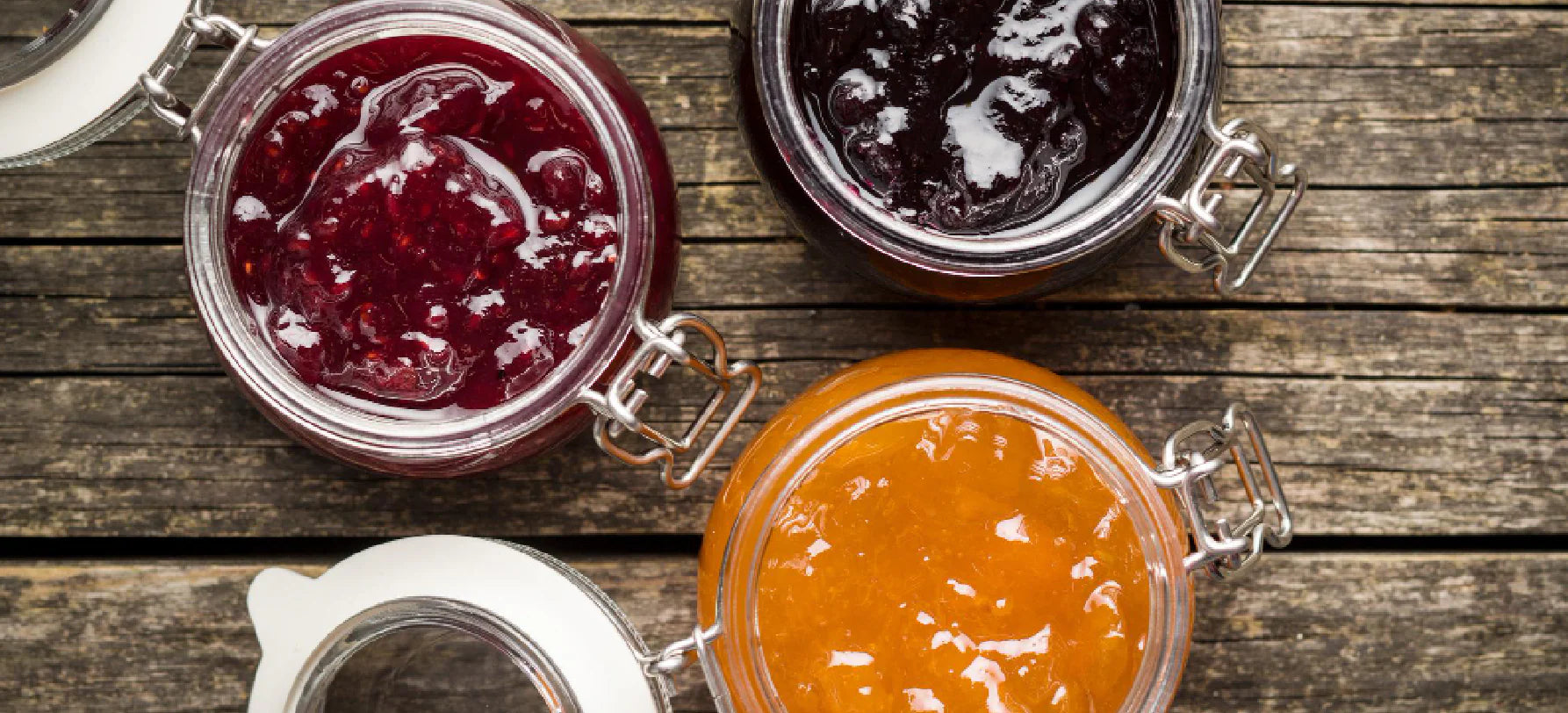 Compotas de fruta em destaque, transmitindo sabor, tradição e um toque natural numa alimentação equilibrada.
