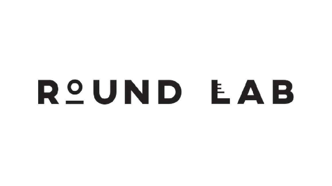 A Round Lab é uma marca sul-coreana de cuidados com a pele, fundada em 2017, que se destaca pela utilização de ingredientes naturais da península coreana, como água do mar profunda e extratos de plantas.