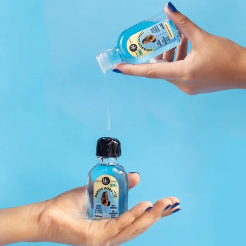 El aceite reparador de Lola de 50 ml devuelve el brillo al cabello. Este aceite ligero nutre desde el interior.