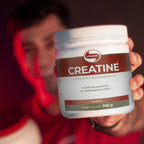 Envase de 300 g de monohidrato de creatina Vitafor en polvo, un suplemento nutricional para aumentar la fuerza, la energía y la masa muscular.