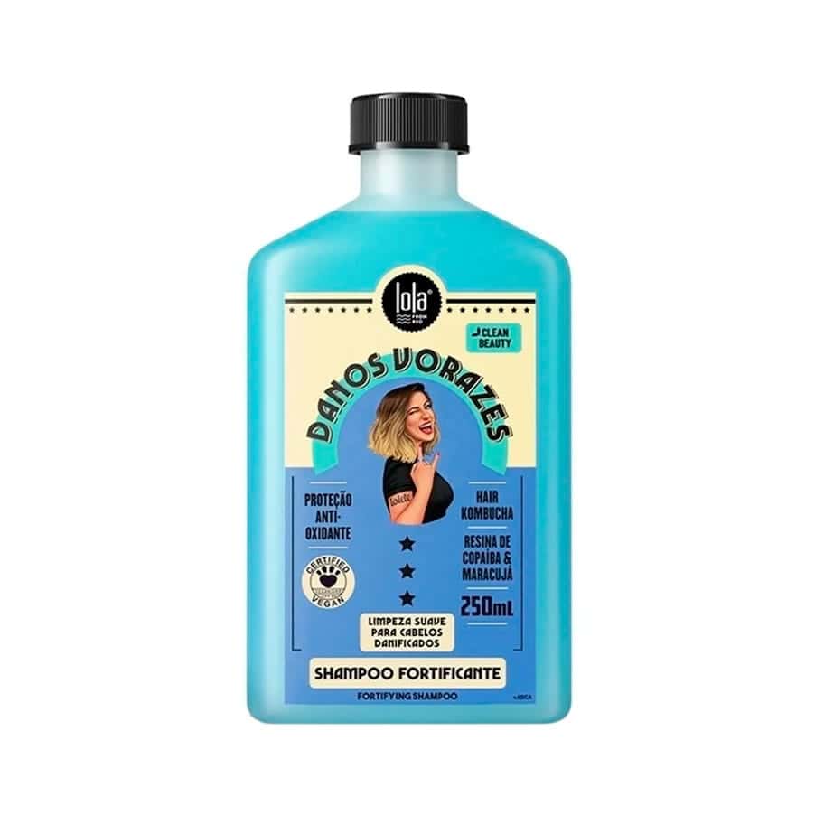 El champú fortificante "Voracious Damage" de Lola, de 250 ml, limpia suavemente el cuero cabelludo y deja el cabello más fuerte y sano.