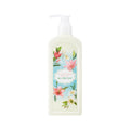A Loção Corporal All Day Lily da Nature Republic é uma loção corporal perfumada, desenvolvida para hidratar e suavizar a pele.