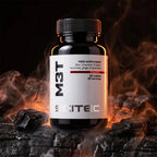 O M3T da Scitec Nutrition é um suplemento alimentar em comprimidos formulado com extratos de curcuma, gengibre, alho e canela, bromelaína, papaína, zinco, crómio e biotina.
