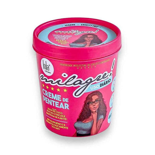 Milagre Creme de Pentear 450gr Lola, creme capilar multifunções com manteiga de karité, água de coco e citrinos para hidratar, desembaraçar e dar brilho.