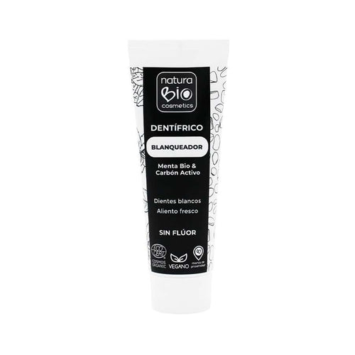 Pasta de dientes blanqueadora Natura Bio con menta y carbón activado en un frasco de 75 ml, formulada para limpiar y ayudar a blanquear los dientes de forma natural.