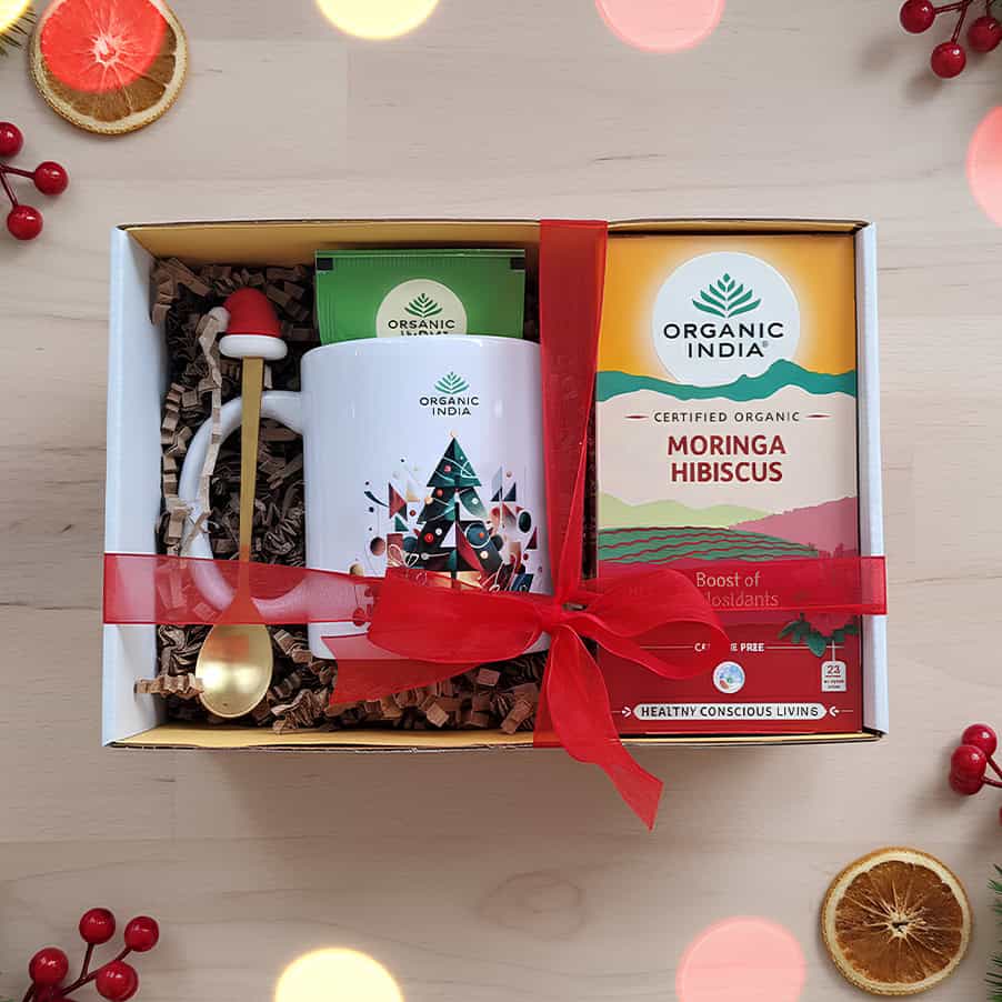 Infusión ayurvédica de moringa e hibisco orgánica de la India en envase navideño, con mezcla de hierbas orgánicas y diseño festivo.