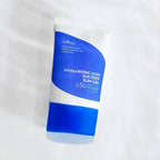 Frasco do Gel Solar Aquoso de Ácido Hialurónico SPF50 50ml da Isntree, protetor solar leve e hidratante para o rosto.