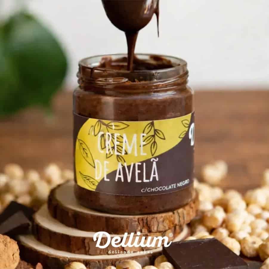 Creme de Avelã com Chocolate Negro 150g Dellium para barrar, com textura cremosa e sabor intenso a cacau e avelã.