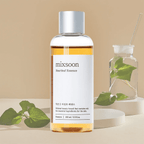 Frasco da Heartleaf Essence 100ml da Mixsoon, essência calmante e hidratante para peles sensíveis e propensas à irritação.