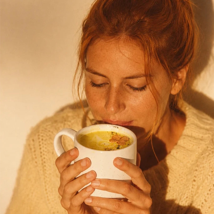 Golden Latte Auri Foods, preparado em pó com cúrcuma e especiarias, em embalagem de 200 g.