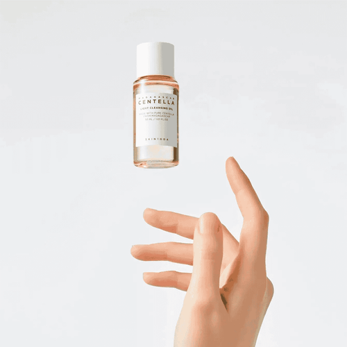 Aceite limpiador suave Skin1004 Madagascar Centella, botella de 30 ml, un removedor suave de impurezas y maquillaje con Centella Asiática.