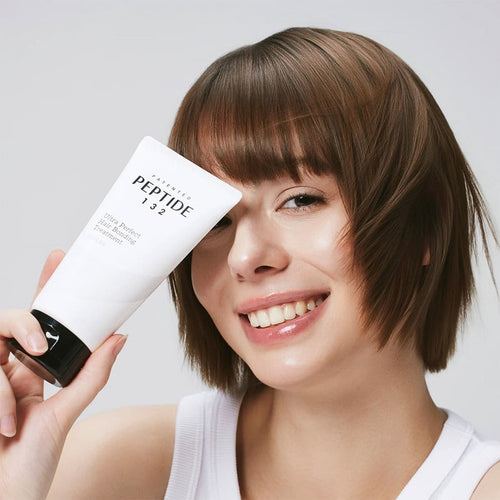 Tratamiento capilar Cosrx Peptide 132 Ultra Perfect Hair Bonding en botella de 120 ml para fortalecer y reparar el cabello dañado.