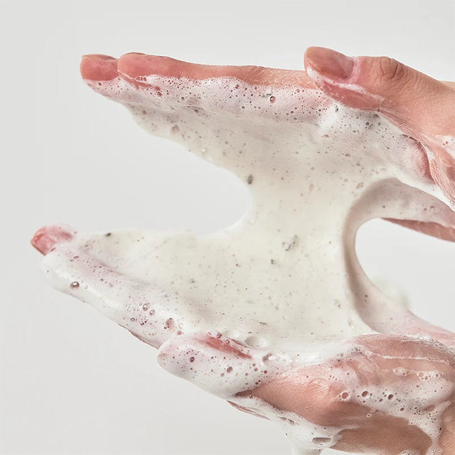 Espuma limpiadora Heartleaf Quercetinol 150ml Anua, espuma facial con Heartleaf, quercetina y BHA para limpiar los poros, las impurezas y el exceso de sebo.