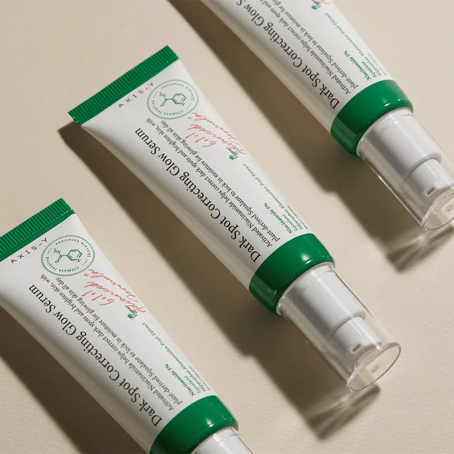 Sérum Dark Spot Correcting Glow 50ml da Axis-Y em frasco pump, formulado para ajudar a uniformizar manchas e iluminar a pele.