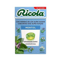 Pastillas Ricola de mentol en envase de 50 g, elaboradas con 13 hierbas suizas y mentol natural para un alivio refrescante y duradero del dolor de garganta.