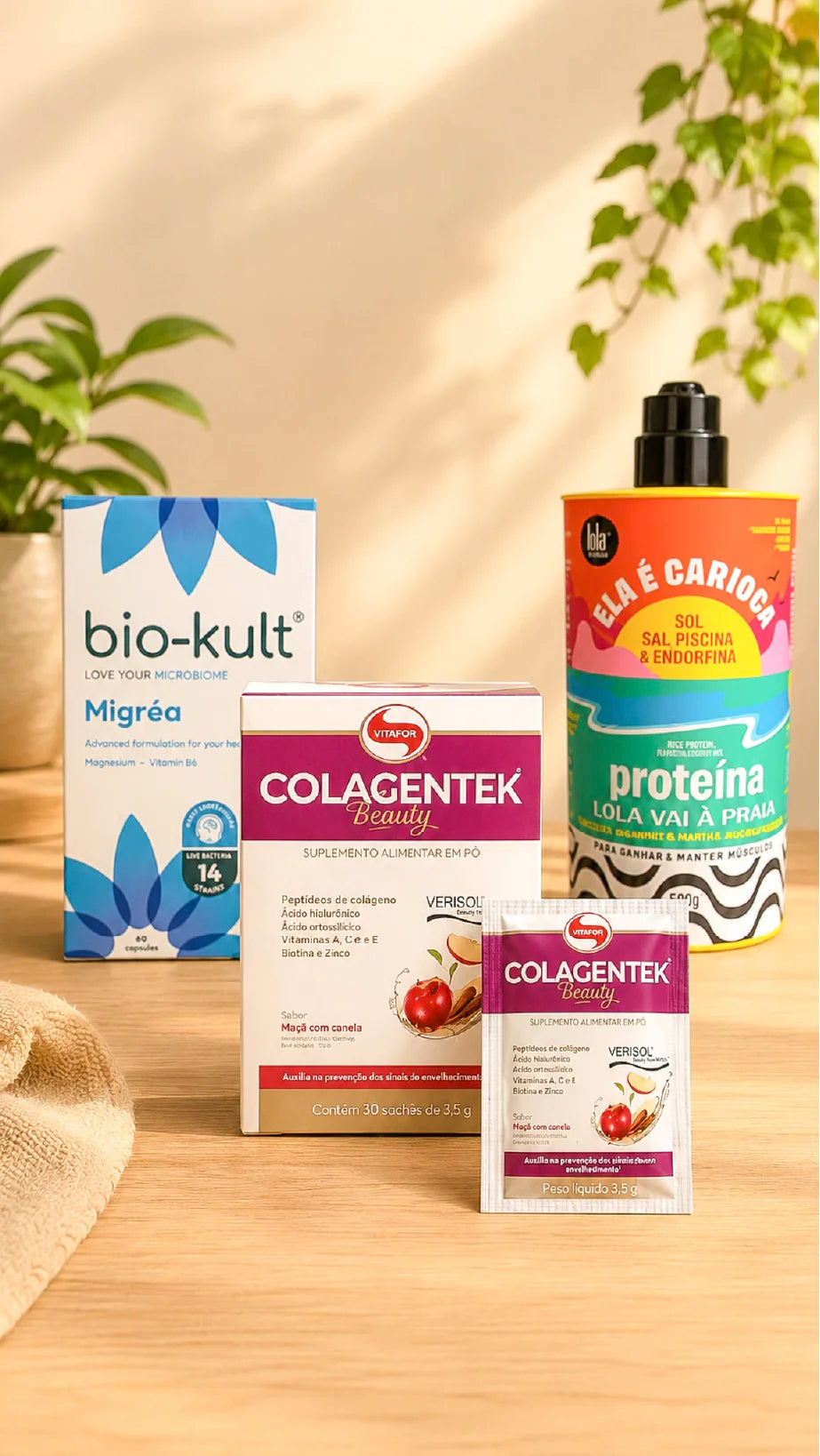 Produtos em promoção na secção de outlet, sobre uma mesa de madeira