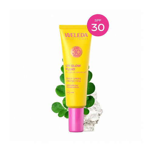 Weleda Mineral Sunscreen SPF 30 UV Glow Fluid 30ml, un fluido facial con filtros minerales, aceite de moringa y pigmentos iluminadores para una protección diaria.