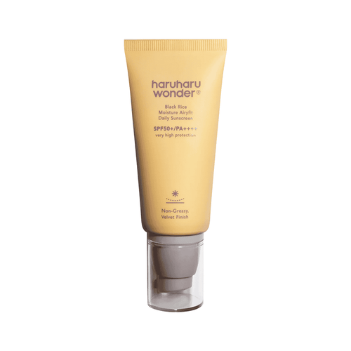 Protector solar Haruharu Wonder Black Rice Moisture Airyfit Daily SPF50+ en botella de 50 ml, protección solar ligera con hidratación intensa.