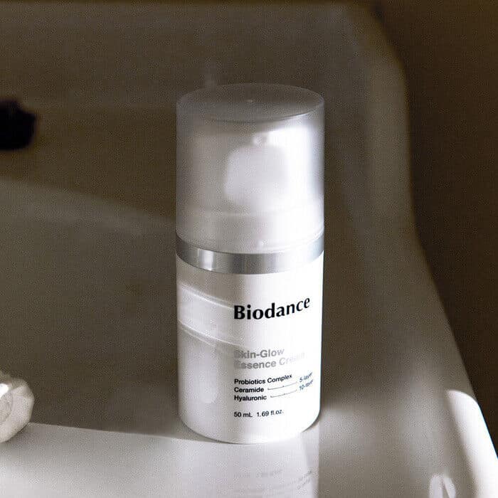 Frasco do Creme Skin-Glow Essence 50ml da Biodance, tratamento multifuncional para hidratação, luminosidade e firmeza da pele.