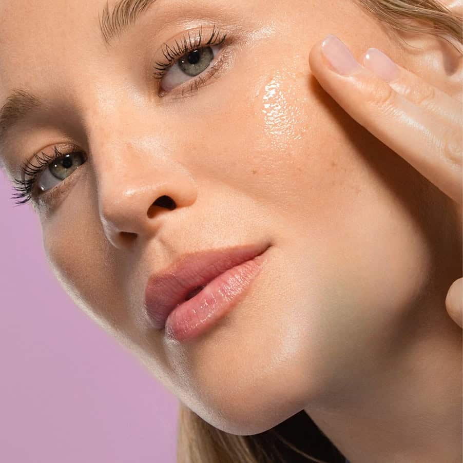 Booster sérum drops hidratante Weleda em frasco de 30ml, cuidado facial intensivo com ácido hialurónico para hidratação profunda da pele.