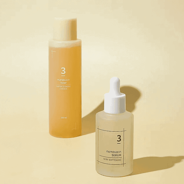Super Glowing Set N.3 Numbuzin com tónico Super Glowing Essence de 200 ml e sérum Skin Softening de 50 ml.

