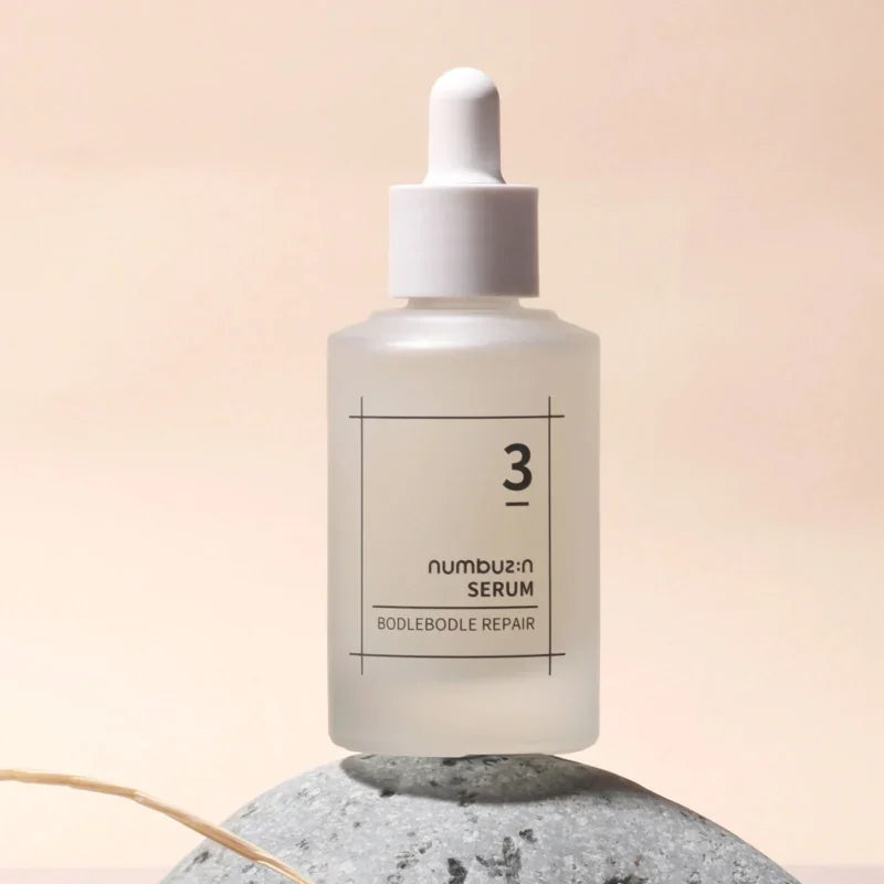 Super Glowing Set N.3 Numbuzin com tónico Super Glowing Essence de 200 ml e sérum Skin Softening de 50 ml.
