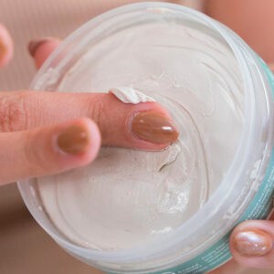 Frasco da Máscara Facial Nutritiva 150ml da Geoderm, cuidado natural para hidratar e nutrir profundamente a pele.
